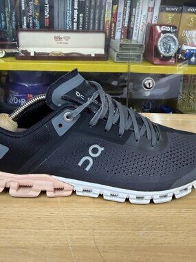 On Running Womens Cloudflow Shoe Size 9 Gray Black Peach Sneaker Trainer Active